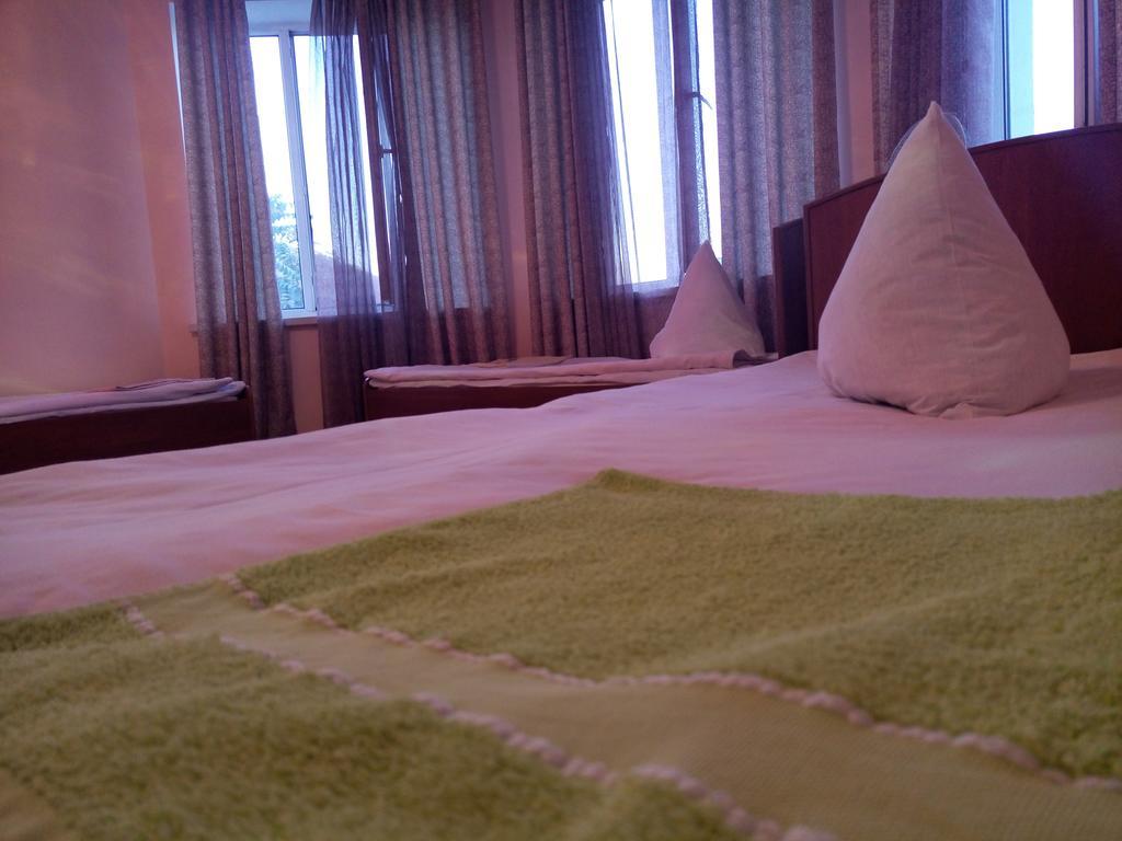 Hostel Visit Osh Bagian luar foto
