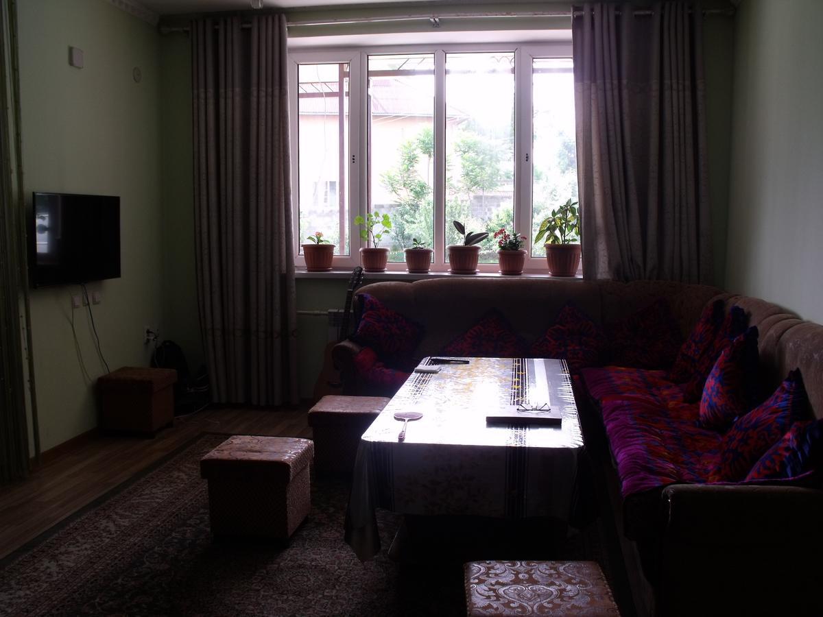 Hostel Visit Osh Bagian luar foto