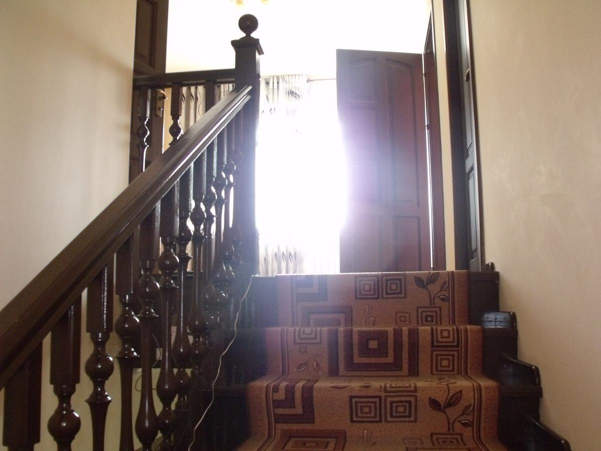 Hostel Visit Osh Bagian luar foto