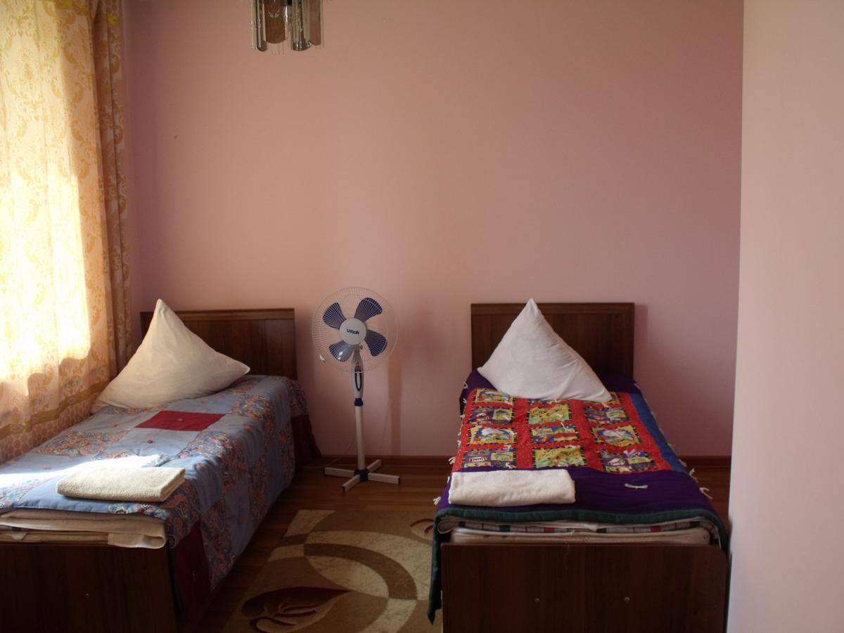 Hostel Visit Osh Bagian luar foto